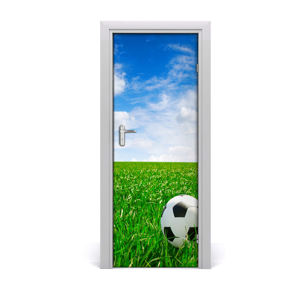 Sticker porte Football sur une prairie verte