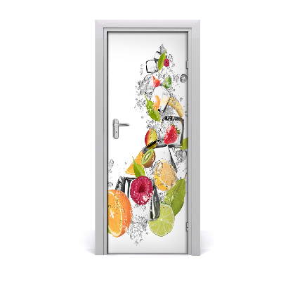 Sticker porte Fruits avec de la glace et de l'eau