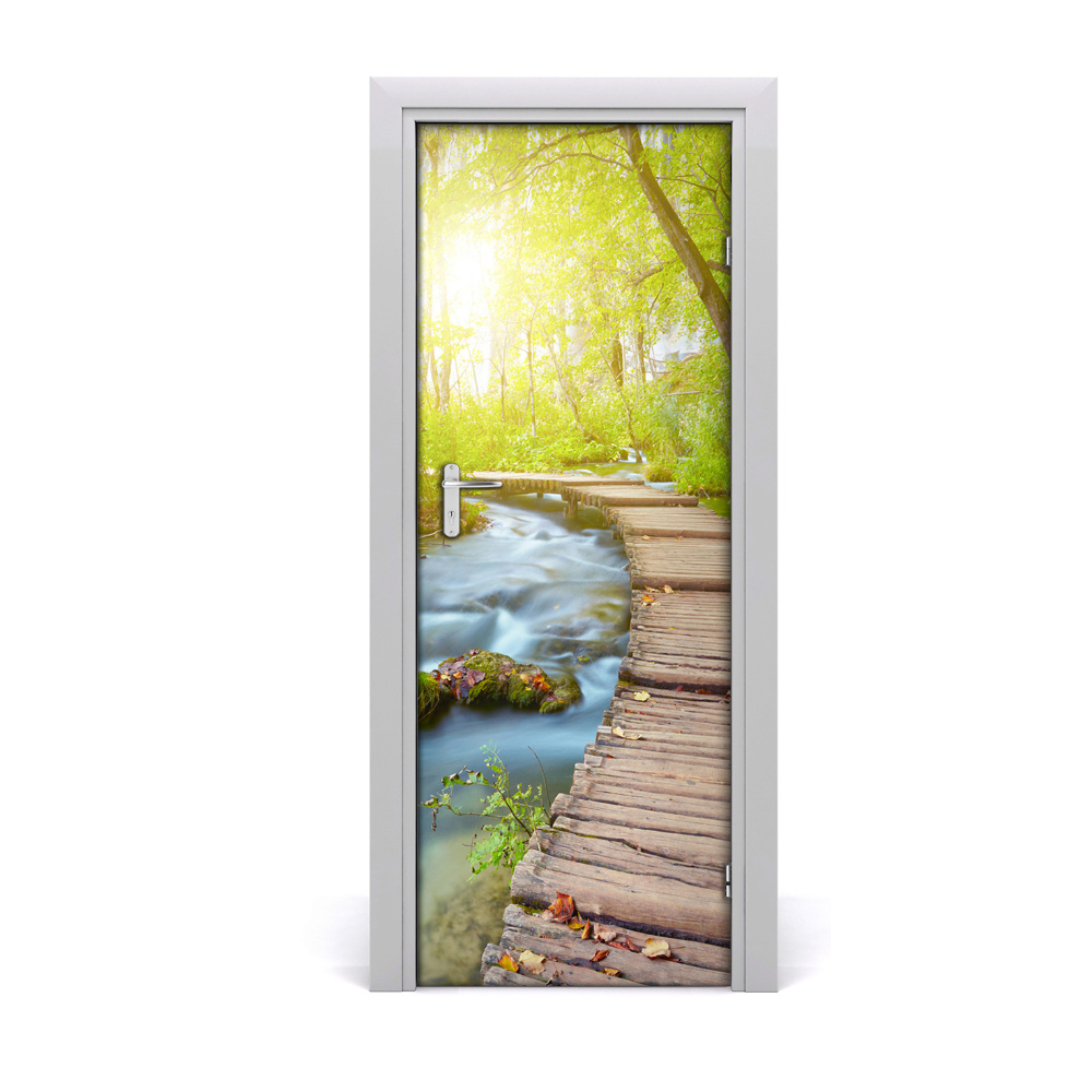 Poster porte Chemin de pieux en bois dans la forêt