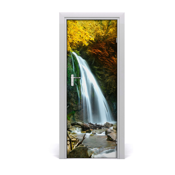 Papier peint porte Cascade dans une forêt d'automne
