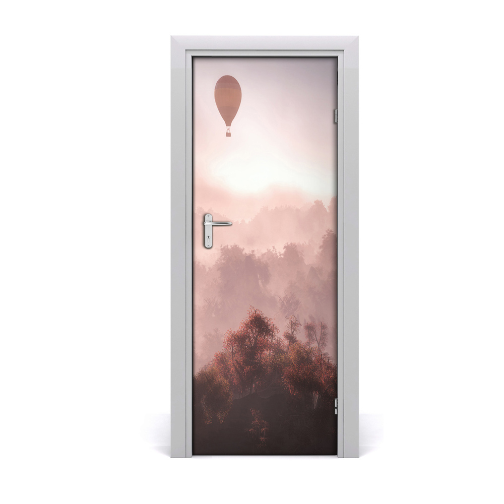 Sticker porte Ballon volant à l'arrière-plan des arbres