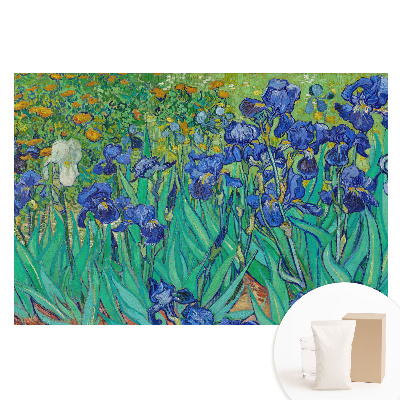Papier peint intissé motifs d'iris violets dans un jardin vert