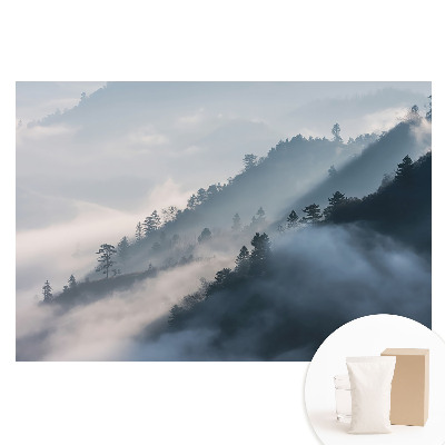 Papier peint intissé Paysage nuageux de montagnes et d'arbres