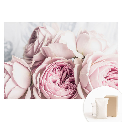 Papier peint photographique intissé Des roses délicates dans un bouquet romantique