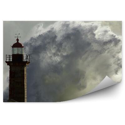 Papier peint Vagues orageuses s'écrasant contre un phare