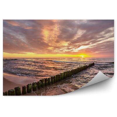Papier peint Mer houleuse Ecume Sable Nuages dans le ciel