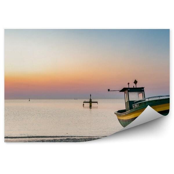 Papier peint Bateau vert sur la plage de sable