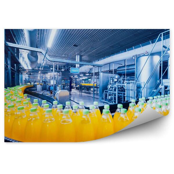 Papier peint Convoyeur de bouteilles d'orange pour l'usine de jus de fruits