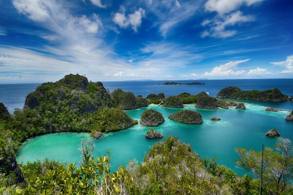 Tapisserie panoramique Les îles pianemo dans l'archipel de raja ampat indonésie