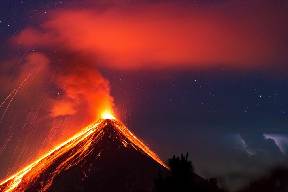 Tapisserie murale Volcan Fuego au Guatemala