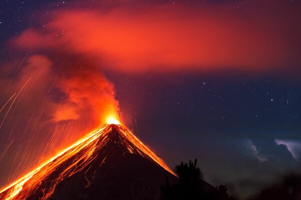 Tapisserie murale Volcan Fuego au Guatemala