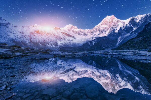 Papier peint panoramique Paysage de montagne de l'Himalaya la nuit