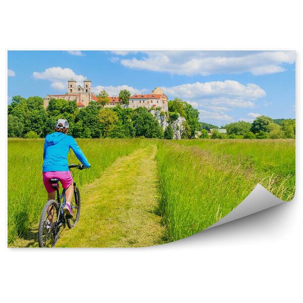 Papier peint Femme cycliste Herbe verte dans le pré