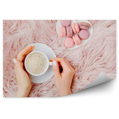 Tapisserie murale Main de femme tasse café mousse gâteau macarons coussin rose