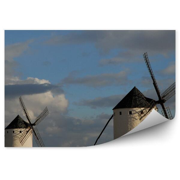 Papier peint Vieux moulins à vent sur fond de ciel nuageux