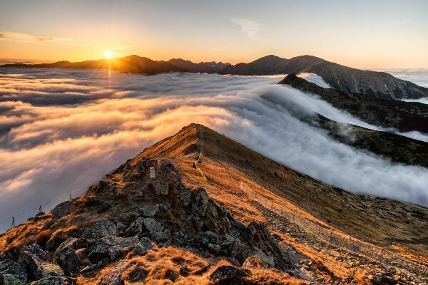 Tapisserie murale Montagnes rouges de Wierchy tatra en Pologne