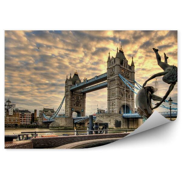 Papier peint Tower Bridge Fontaine Tamise Bâtiments Ciel Nuages Londres