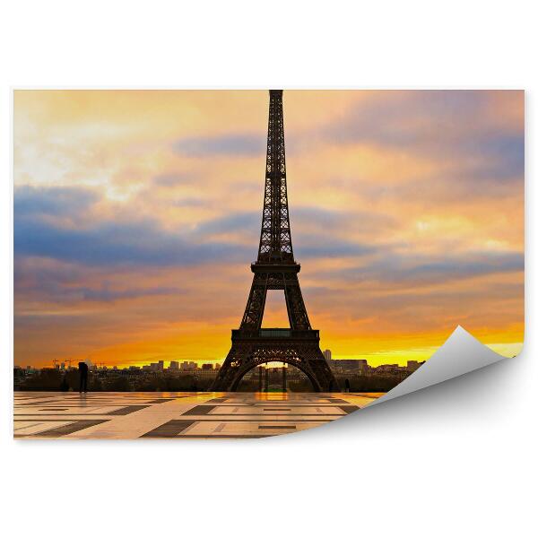 Papier peint Tour Eiffel de Paris, place des touristes, nuages