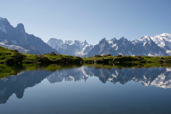 Papier peint panoramique Lac des Alpes, montagne