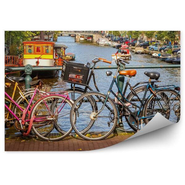 Papier peint Vélos contre le canal à Amsterdam