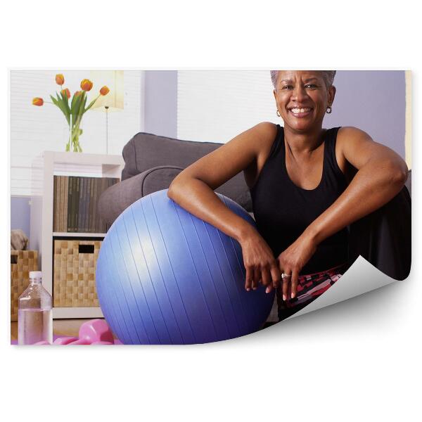 Papier peint Femme africaine en train de faire de l'exercice dans une salle de sport