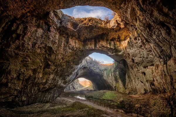 Tapisserie panoramique Vue de la grotte de Devetaki Bulgarie