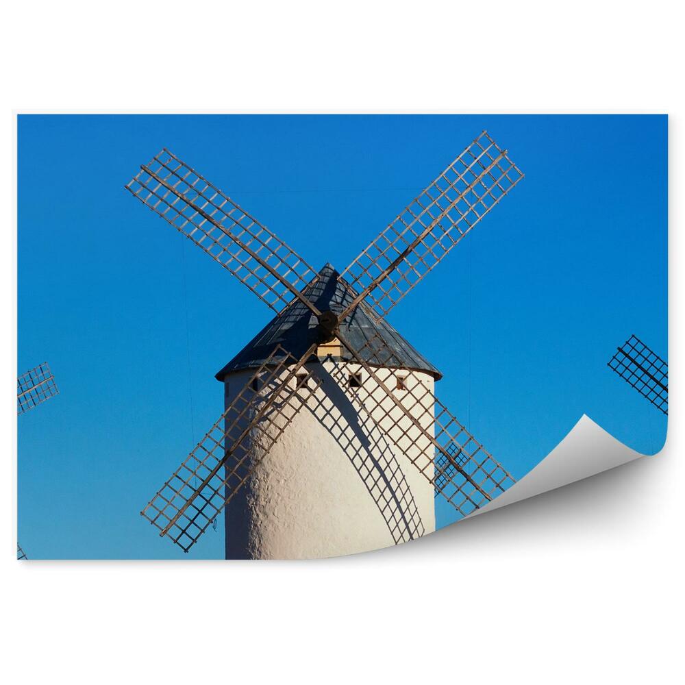 Papier peint Trois grands moulins à vent blancs sur fond de ciel bleu