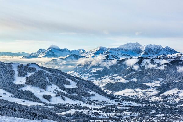 Papier peint panoramique Paysage de montagne en hiver