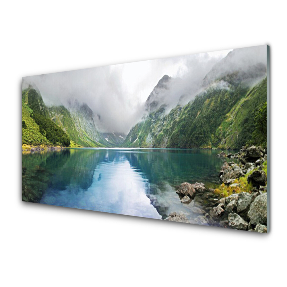 Tableau imprimé sur verre Lac sur fond de montagnes dans la brume