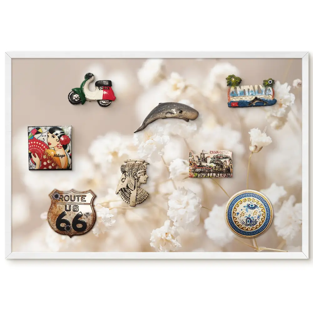 Tableau magnétique décoratif motifs fleurs délicates sur fond beige avec cadre