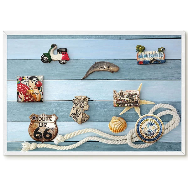 Tableau magnétique décoratif cadre coquillages et corde sur planches bleues