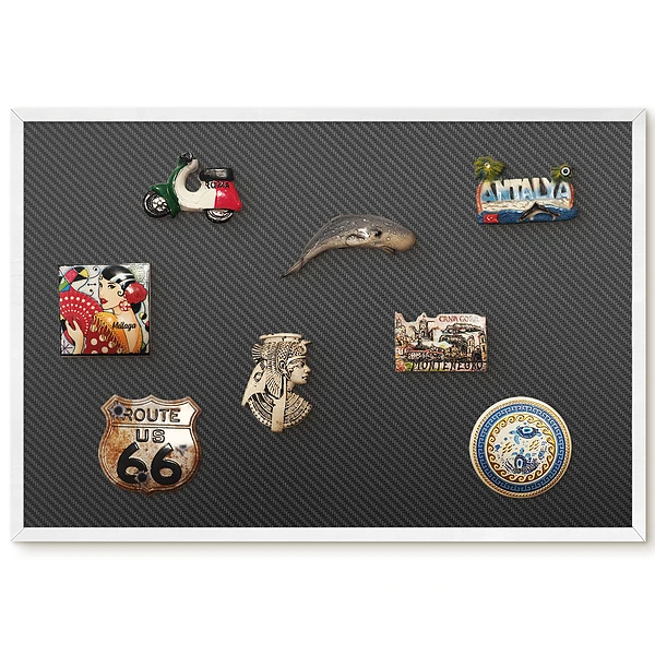 Tableau magnétique pour collection d'aimants avec motif délicat sur fond sombre