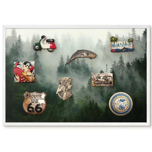 Tableau magnétique motif forêt verte dans la brume