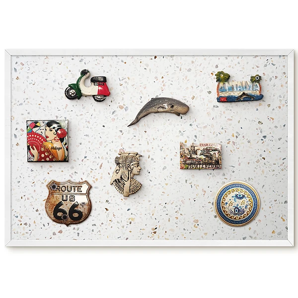 Tableau magnétique décoratif avec cadre motif terrazzo blanc, beige et gris
