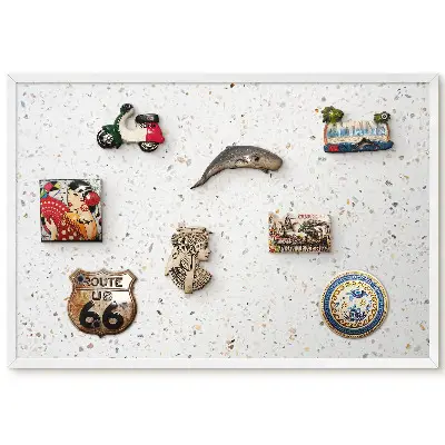 Tableau magnétique décoratif avec cadre motif terrazzo blanc, beige et gris