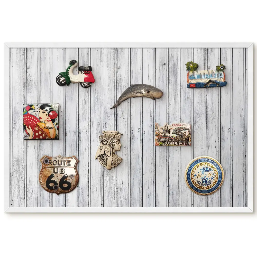 Tableau pour collection d'aimants en bois clair au grain naturel