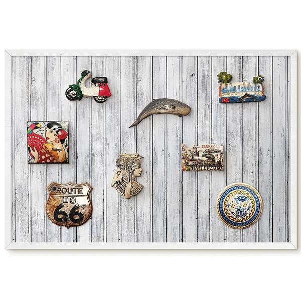 Tableau pour collection d'aimants en bois clair au grain naturel