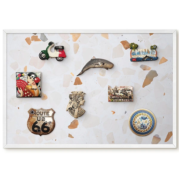 Tableau magnétique pour collection d'aimants motif mosaïque aux teintes chaudes