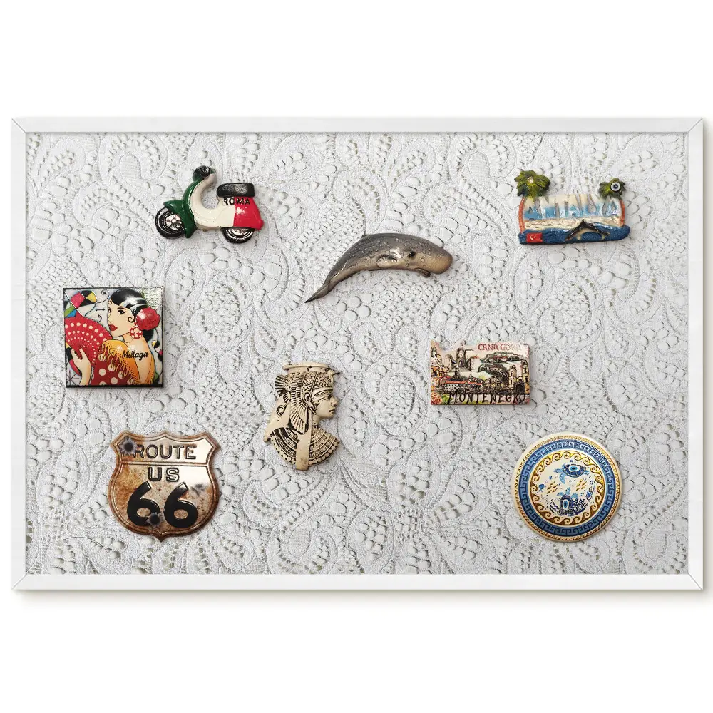 Tableau magnétique avec motifs ajourés dans des tons clairs pour collection d'aimants