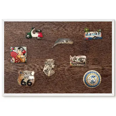 Tableau magnétique décoratif avec cadre et motif de fond en bois brun veiné