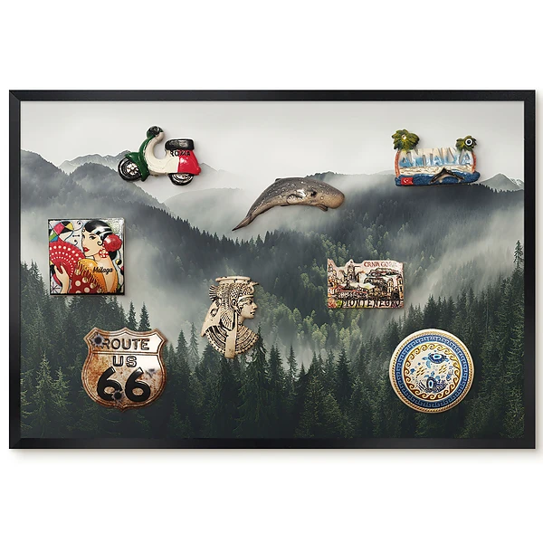 Tableau pour collection d'aimants paysage brumeux de montagnes et forêts