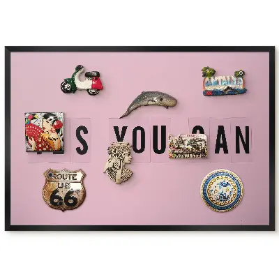 Tableau magnétique décoratif avec cadre et lettrage de motivation rose minimaliste