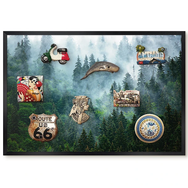 Tableau magnétique avec cadre représentant une forêt dense dans le brouillard