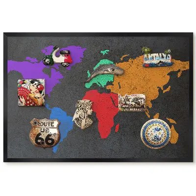 Tableau magnétique carte du monde colorée sur fond sombre