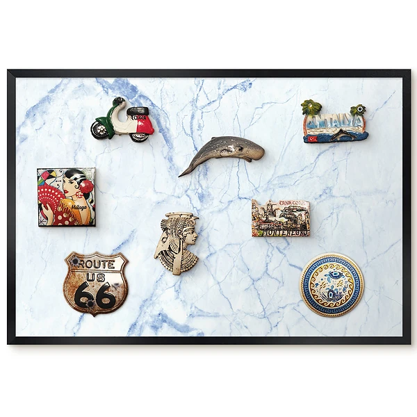 Tableau magnétique décoratif avec cadre motif marbré élégant et touches de bleu