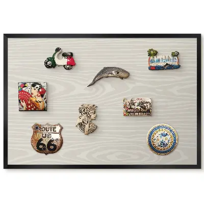Tableau magnétique décoratif avec cadre imitation bois sur fond clair