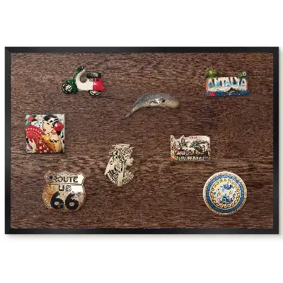 Tableau magnétique pour aimants avec fond en bois brun et grain apparent