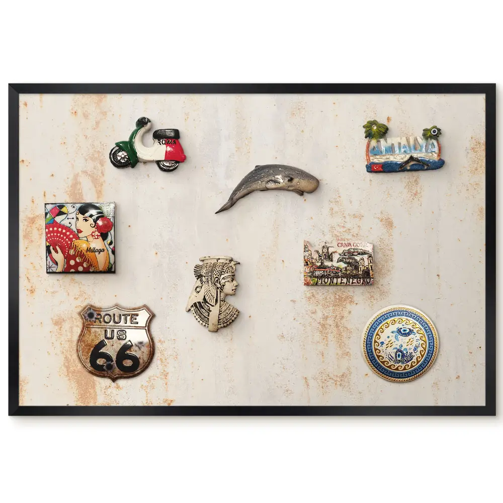 Tableau magnétique décoratif avec cadre au style industriel brut et accents rouille