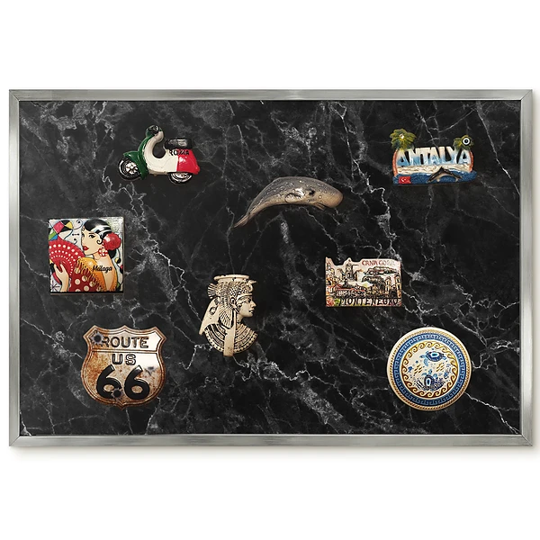 Panneau pour aimants souvenirs motif marbre foncé veiné de clair