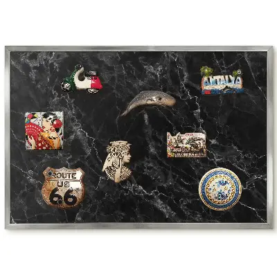 Panneau pour aimants souvenirs motif marbre foncé veiné de clair